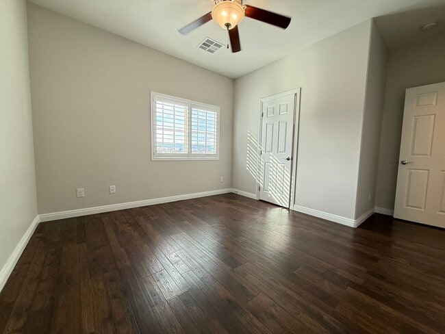 Building Photo - 132 Dunblane St