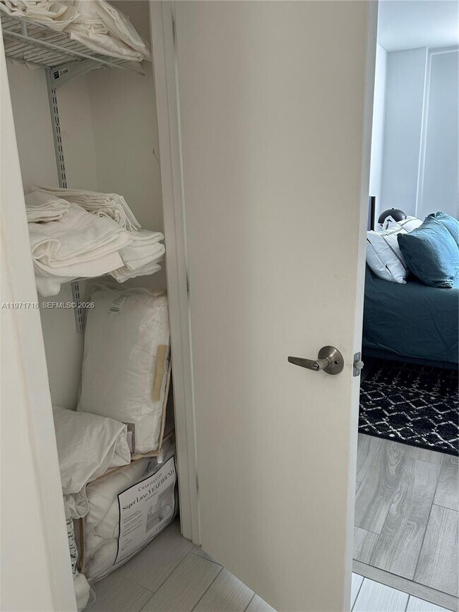 Building Photo - 999 SW 1st Ave