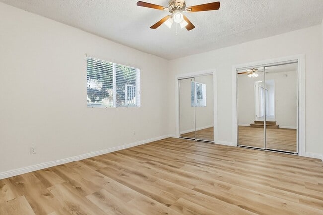 Building Photo - 537 E Hyde Park Blvd