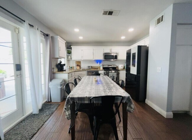 Building Photo - 15425 Brasa Ln
