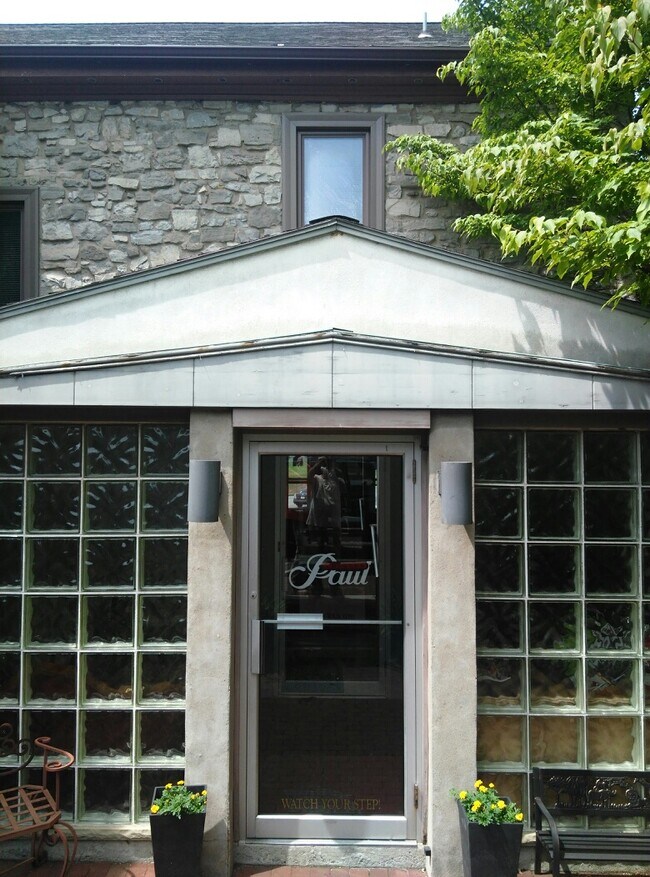 Courtyard - 3144 Hamilton Blvd