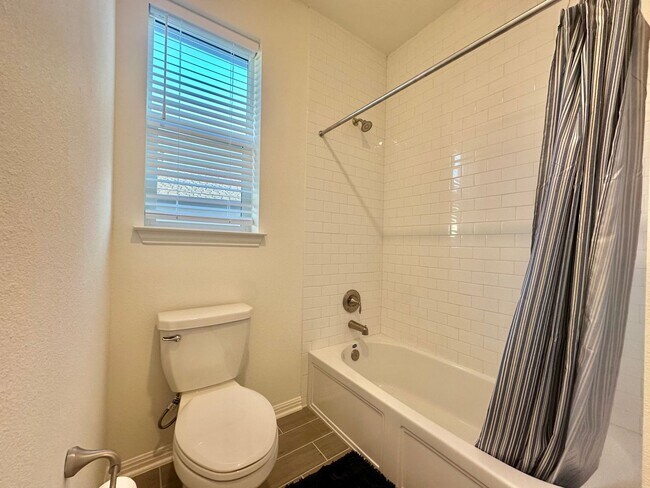 Building Photo - 4 Bed 3 Bath Austin Tx!!!! NEW MANAGEMENT