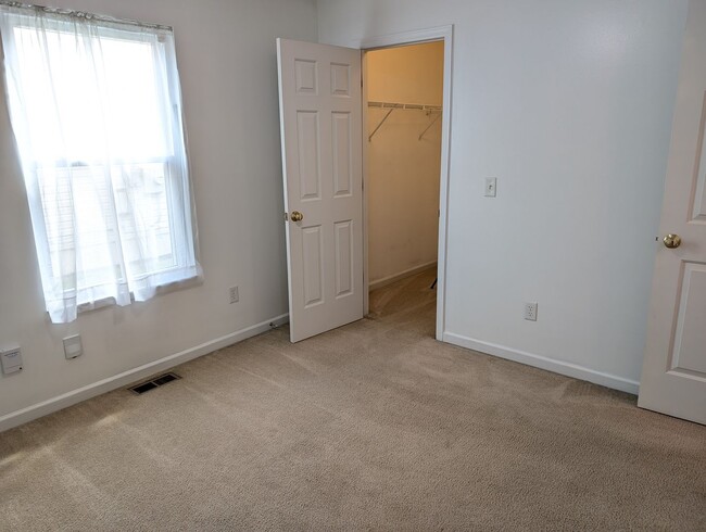 Building Photo - AVAILABLE NOW! 3 Bedroom Ranch with 2 Full...