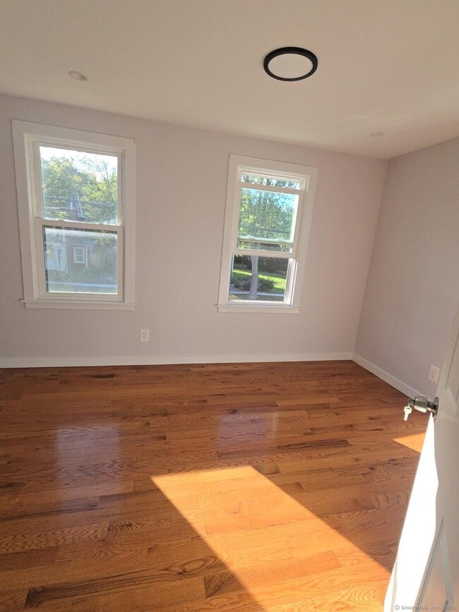 Building Photo - 1564 Elm St