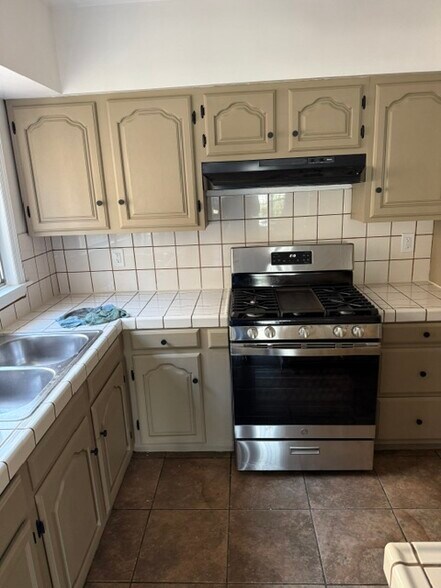 Building Photo - 1241 4th Ave