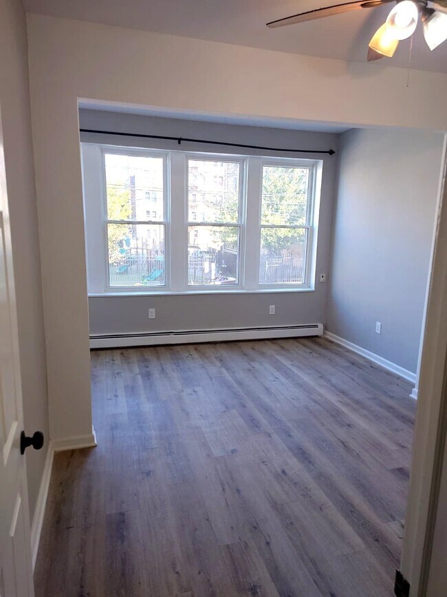 Building Photo - 6421 Hudson Ave