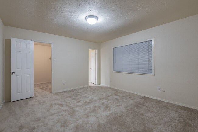 Building Photo - 5139 Sprey Dr
