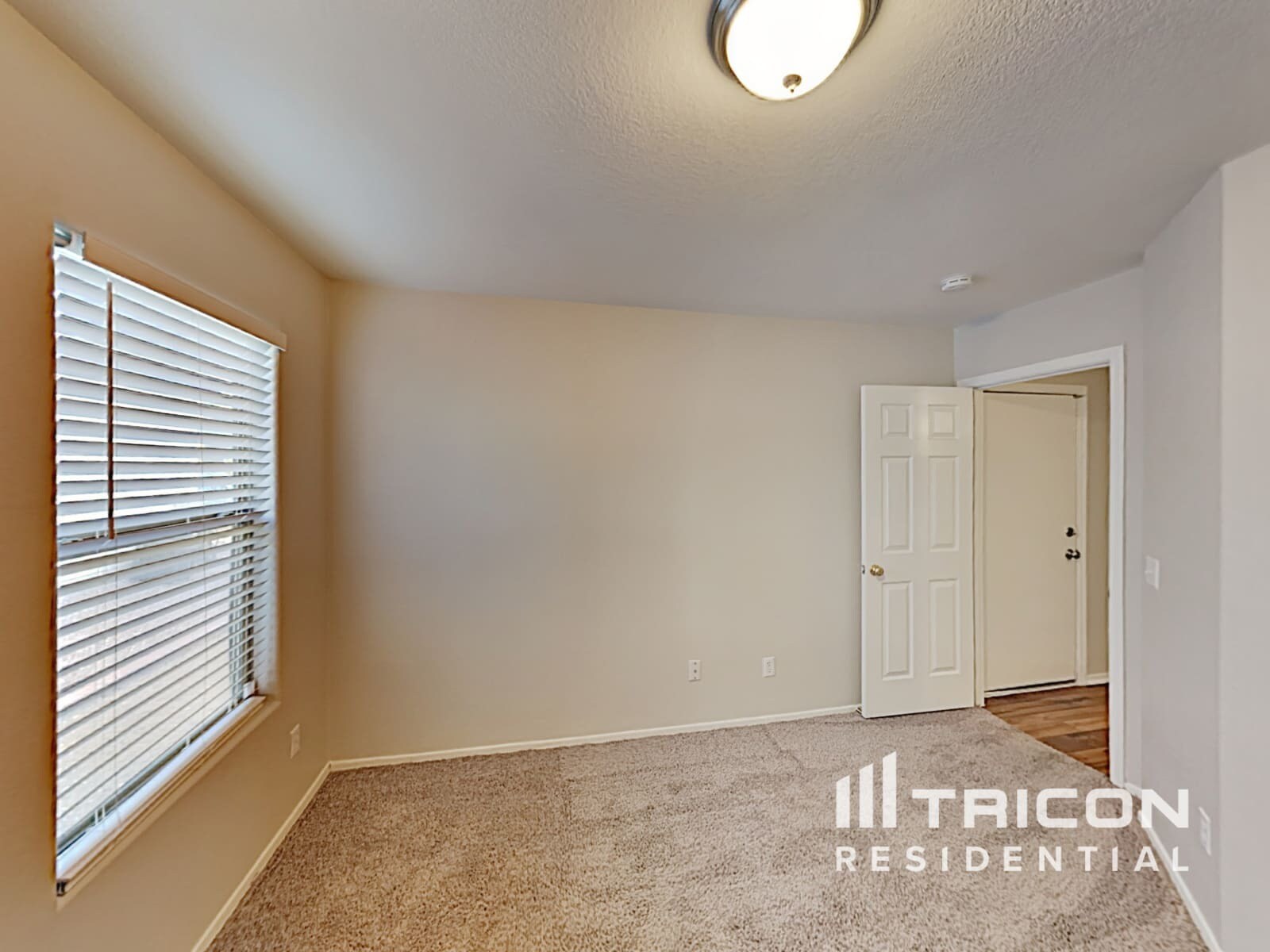 Building Photo - 1747 E Desert Rose Trail