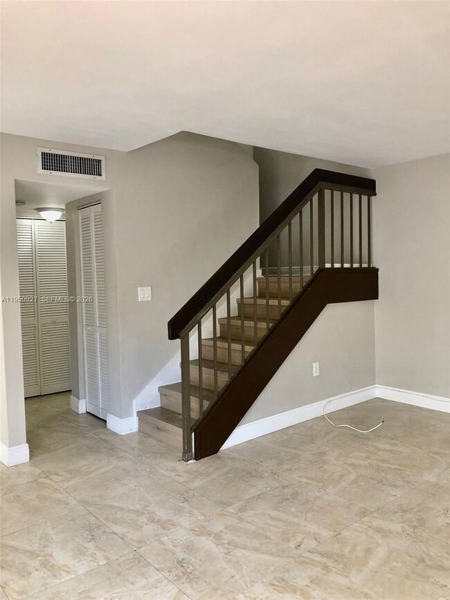 Building Photo - 4708 SW 67th Ave