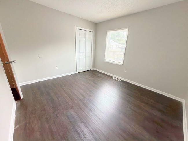 Building Photo - Beautifully Renovated 2 Bed / 1.5 Bath Townhome – Move-In Ready!