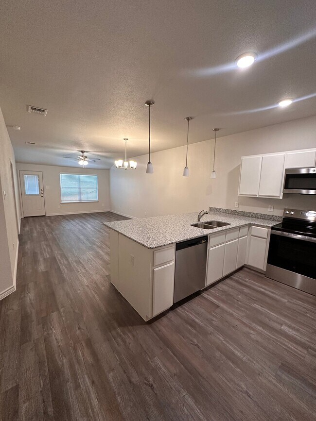 Building Photo - 5704 McGregor Ct