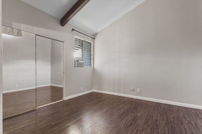 Building Photo - Spacious 3-Bed, 2-Bath Pet-Friendly Townhome in Prime Aiea Location – End Unit with Private Lanai...