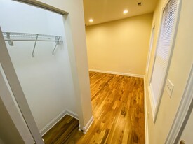 Building Photo - 1349 N Greenview Ave