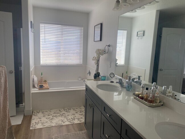 Building Photo - Lovely Home For Rent In Saratoga Springs, UT