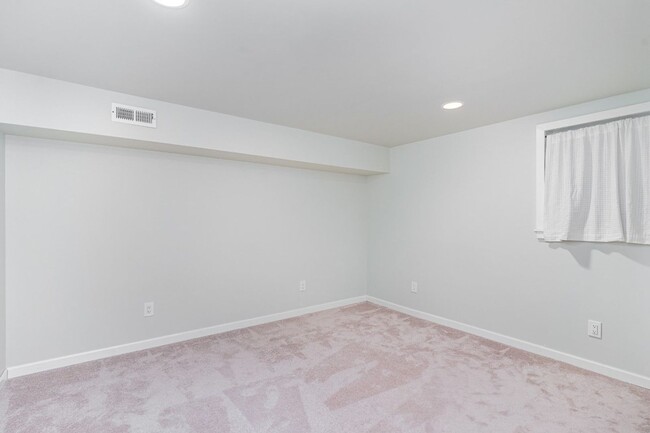 Building Photo - 5Bd/2.5Ba Seattle House
