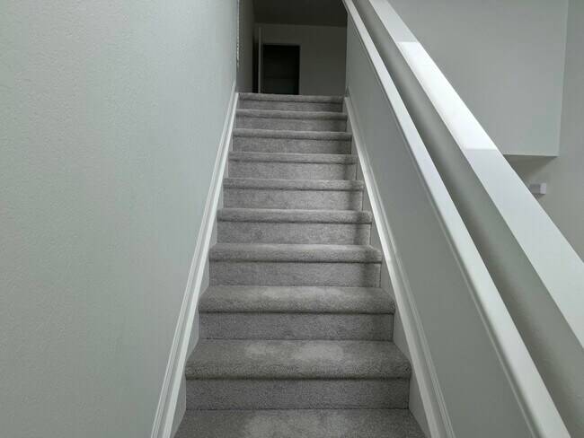 Building Photo - 664 Carlyle Wy