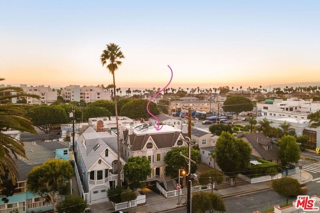 Building Photo - 2622 2nd St