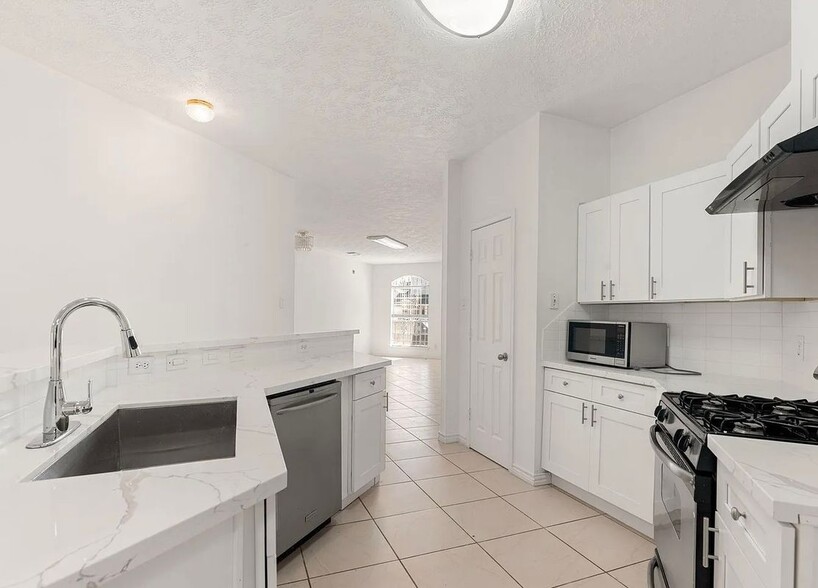 Building Photo - 13530 Carruth Ln