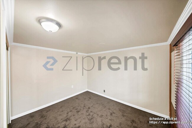 Building Photo - 1949 E Idahome St