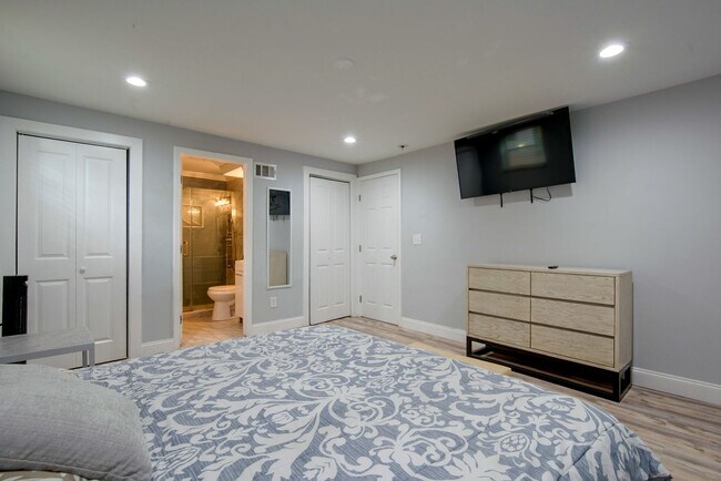 Building Photo - 1055 Peeples St SW
