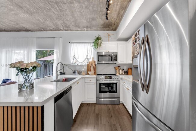 Building Photo - 5265 NW 112th Ave