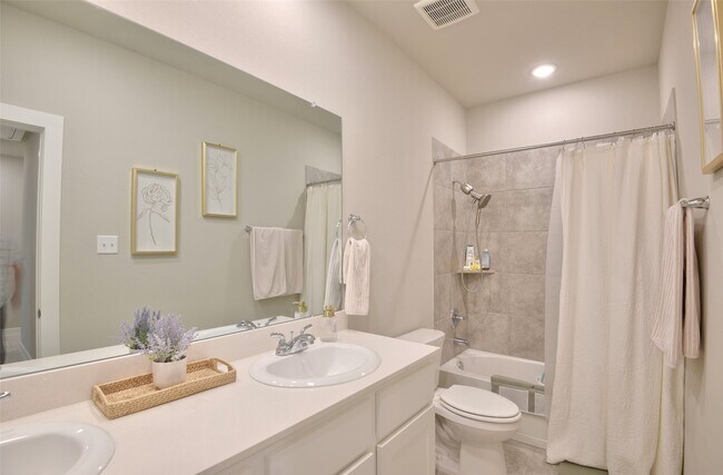 Building Photo - 7215 Clearwater Cv Dr