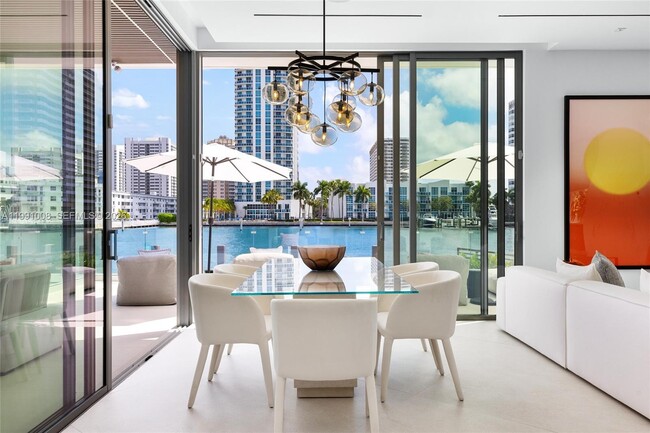 Building Photo - 503 Palm Dr