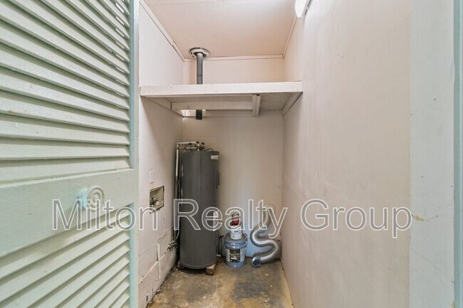 Building Photo - 6203 Vigilante Ct