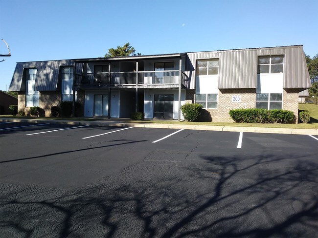 Building Photo - 540 Regal Heights Dr