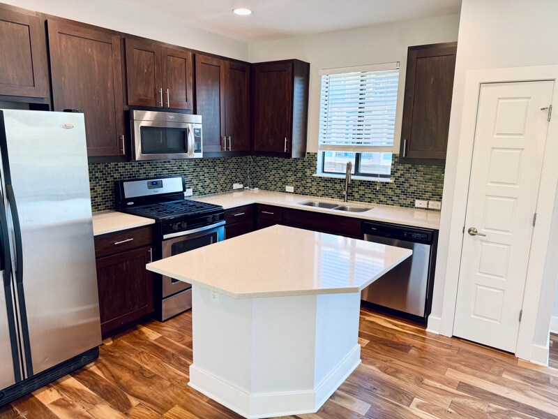 Building Photo - 1501 Lorraine Loop