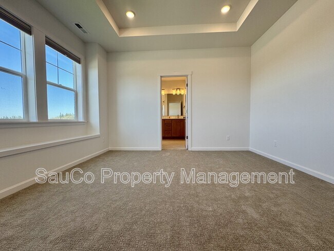 Building Photo - 6728 SE Crimson Ln