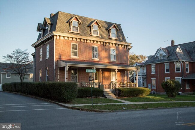 Building Photo - 301 S Broad St