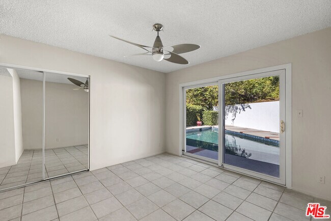 Building Photo - 3540 Berry Dr