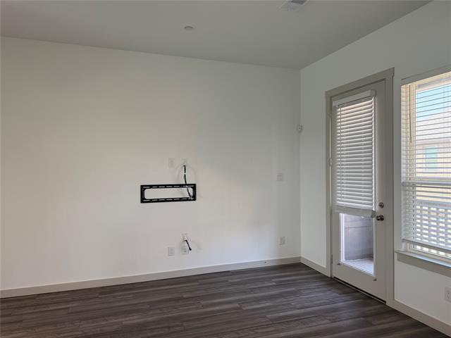 Building Photo - 685 Vista Del Lago Dr