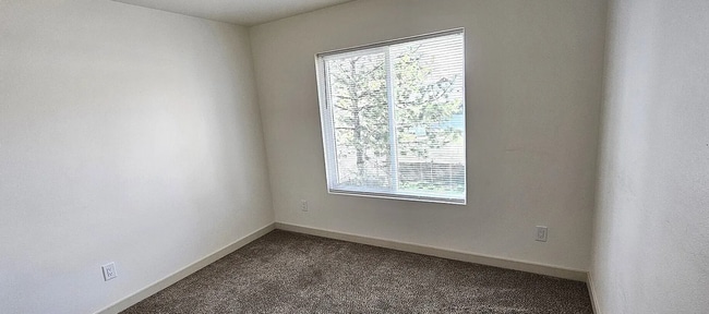 Building Photo - Beautiful New Construction Duplex