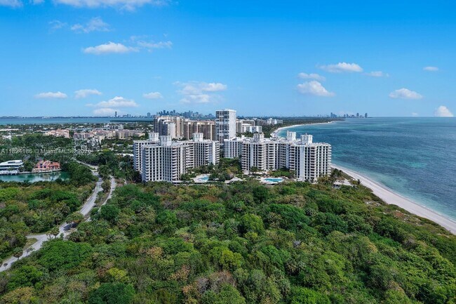 Building Photo - 1121 Crandon Blvd