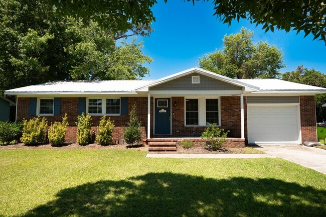 Building Photo - 218 Forestview Dr