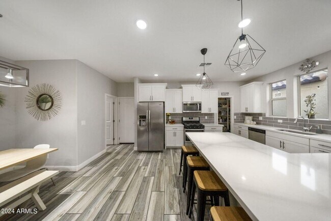 Building Photo - STUNNING 5 BEDROOM WITH LOFT & BONUS ROOM 3.5 BATH IN EASTMARK MESA COMMUNITY 2,655 SQ FT