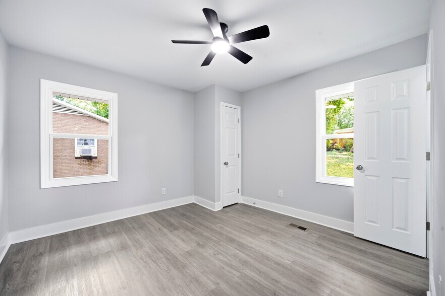 Building Photo - 553 Derrydowne Dr