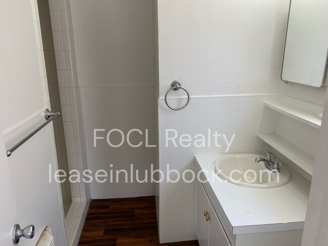 Building Photo - Bright and Welcoming 3/2/1 in the Maxey Park Neighborhood