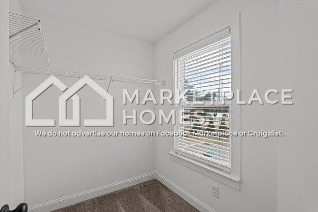 Building Photo - 712 Chatsworth Wy