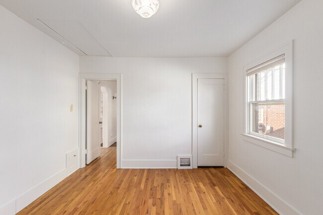 Building Photo - Great two bed two bath bungalow for rent i...
