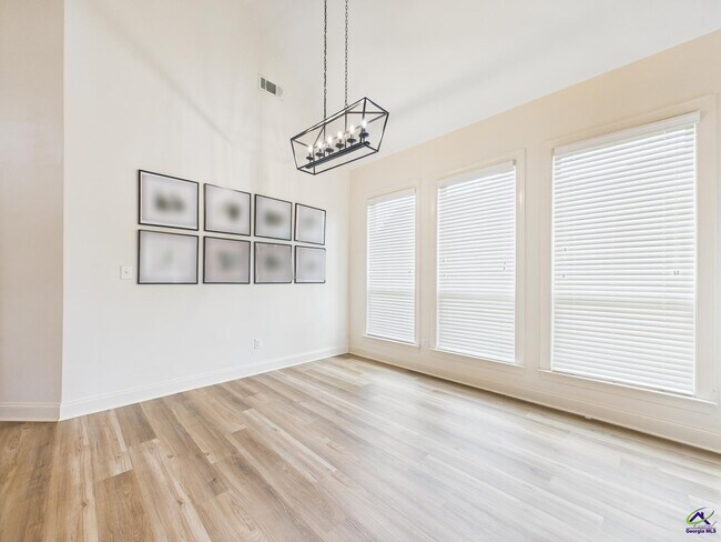 Building Photo - 205 Pebble Stone Pl