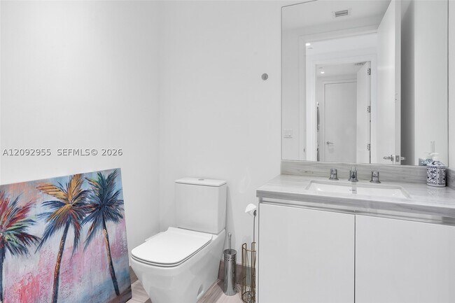Building Photo - 16901 Collins Ave