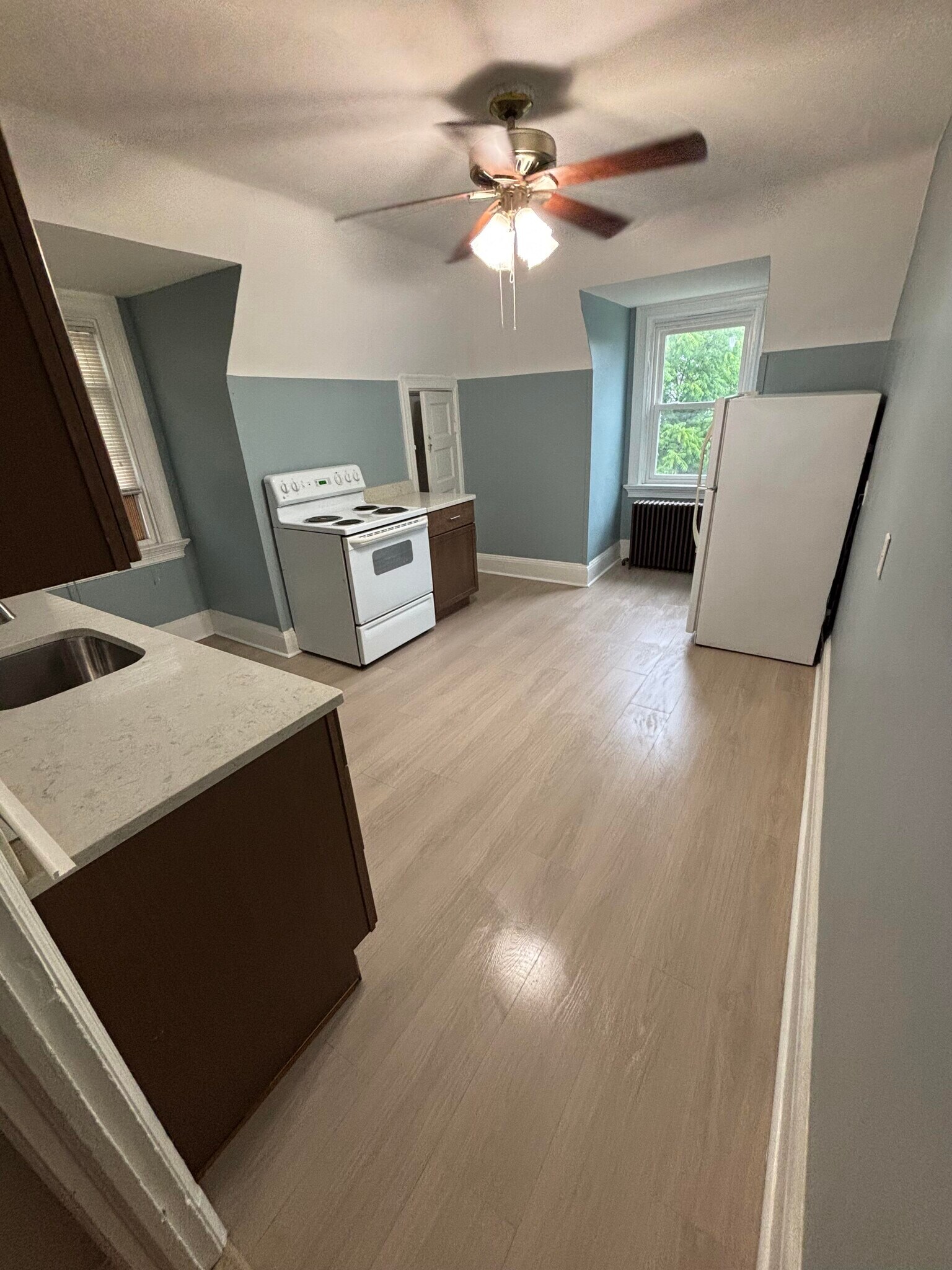 Large Kitchen - 417 S Winebiddle St