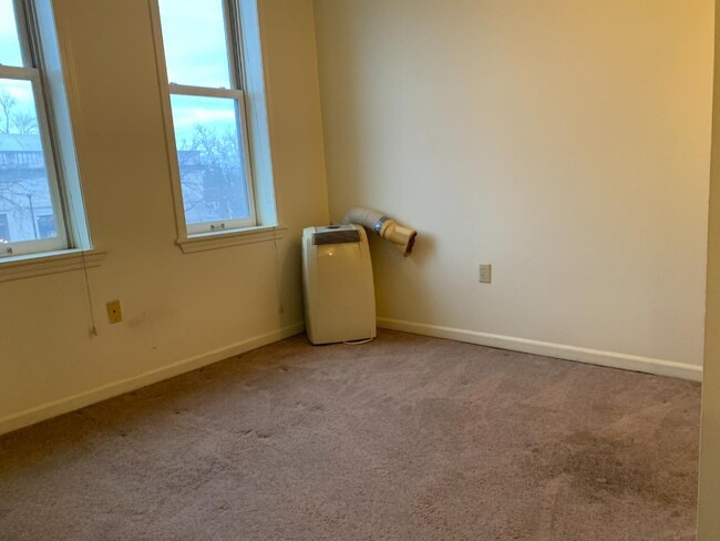 Building Photo - 226 W Michigan Ave