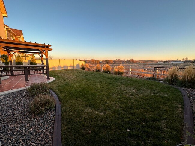 Building Photo - Beautiful 3 Bed 2.5 Bath in Thompson River...