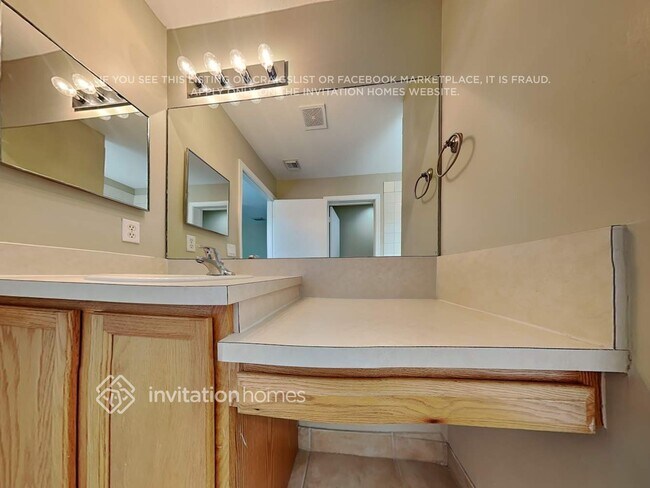 Building Photo - 1428 W Wickham Cir