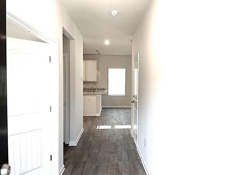 Building Photo - 3232 Emberly Dr