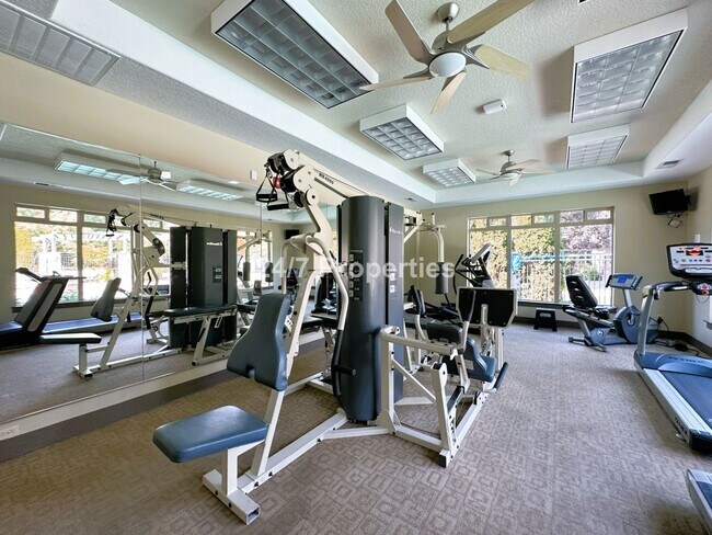 Building Photo - Updated 2 BD | 1 BA Condo with Amenities - Arbor Crossing